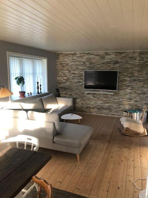 Hyggeligt Byhus Taet Ved Skov Og Togstation Aalbaek Exterior foto